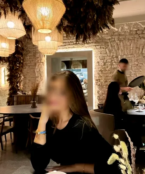 Amira, 25