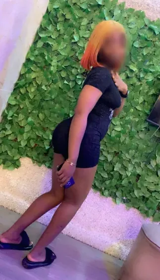 Andrea, 25