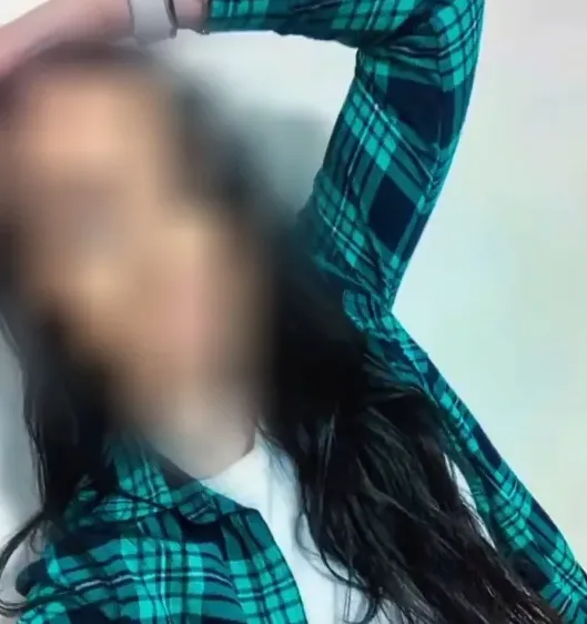 Claudia, 35