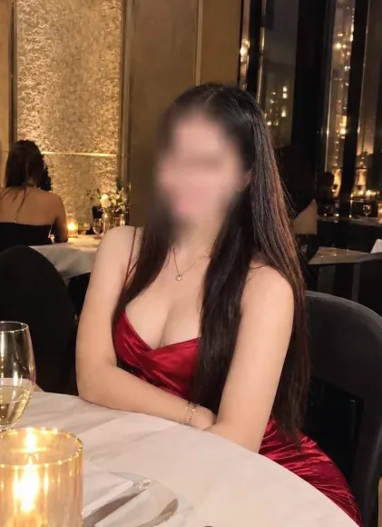 Larissa, 30