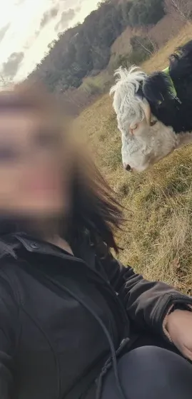 Manuela, 38