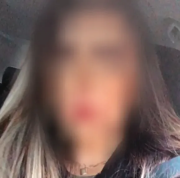 Sabrina, 39