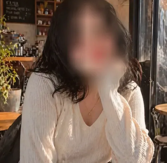 Saskia, 25