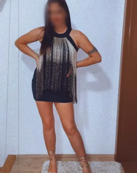 Selina, 32
