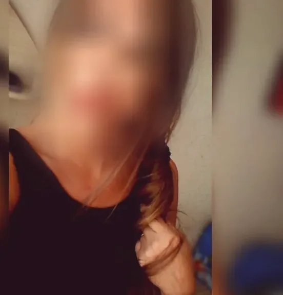 Viktoria, 32
