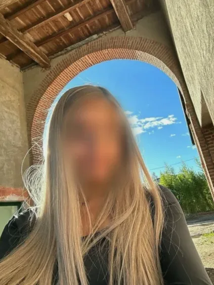Yvonne, 28