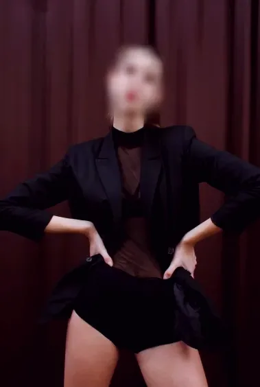 Zeynep, 31